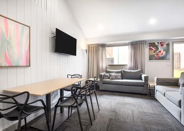 Nightcap At Ferntree Gully Hotel Motel