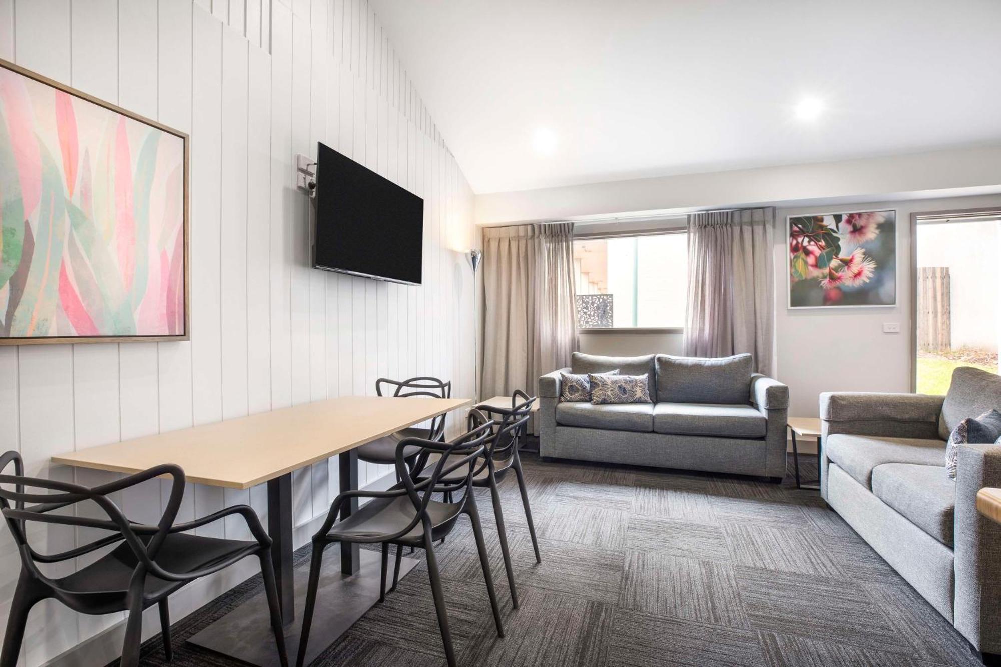 Hotel Nightcap At Ferntree Gully